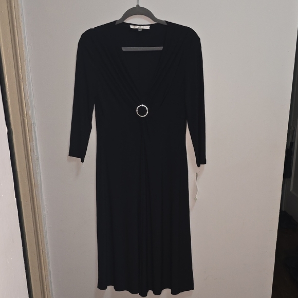 Evan Picone Dresses & Skirts - NWT Evan Picone Black Dress with Silver Detail Size 8 Beautiful!